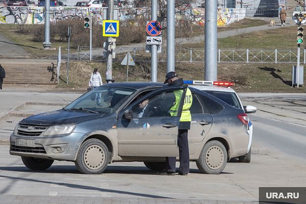 ДПС в ХМАО ищет водителя, который сбил пешехода и скрылся