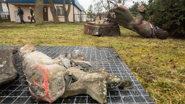 Министр Любимова назвала «десакрализацией» снос памятников советским воинам в Европе<br />
