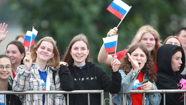 ВЦИОМ выяснил отношение россиян к патриотическим инициативам в школах<br />
