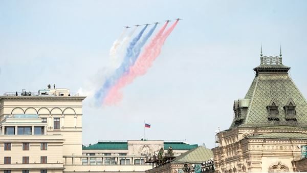 Синоптик оценил вероятность отмены воздушной части парада в Москве из-за погоды<br />
